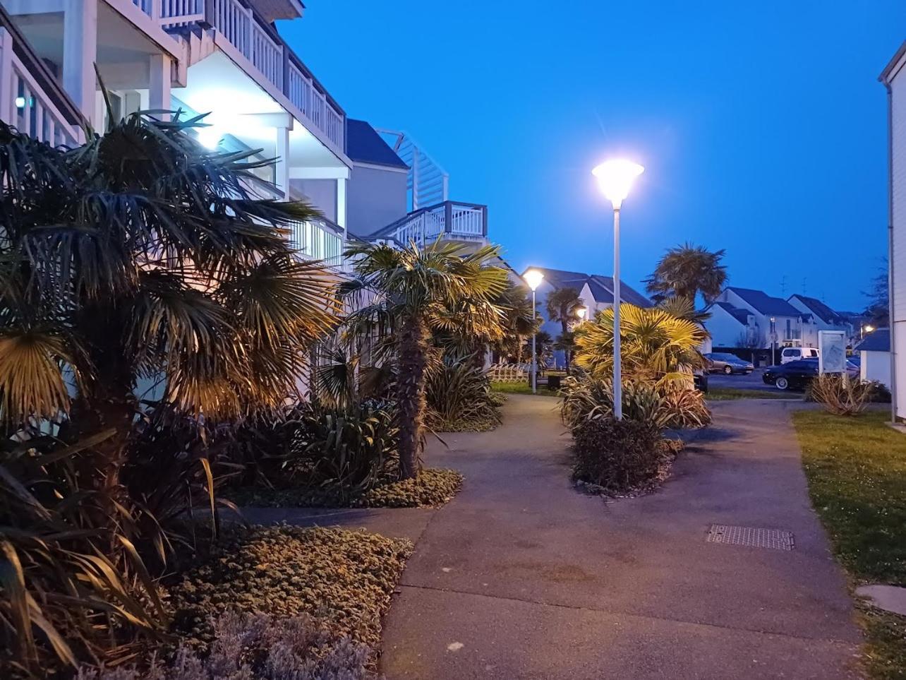 Le 501 F2 De Plain-Pied Avec Terrasse Lägenhet Courseulles-sur-Mer Exteriör bild