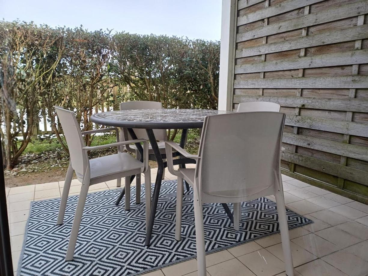 Le 501 F2 De Plain-Pied Avec Terrasse Lägenhet Courseulles-sur-Mer Exteriör bild